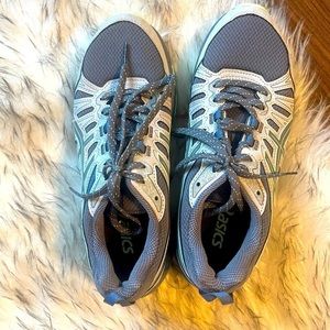 ✨✨ASICS GEL VENTURE WOMEN’S RUNNING SHOE✨✨